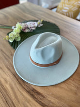 Load image into Gallery viewer, Wide Brim Panama Hat
