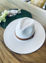 Load image into Gallery viewer, Wide Brim Panama Hat
